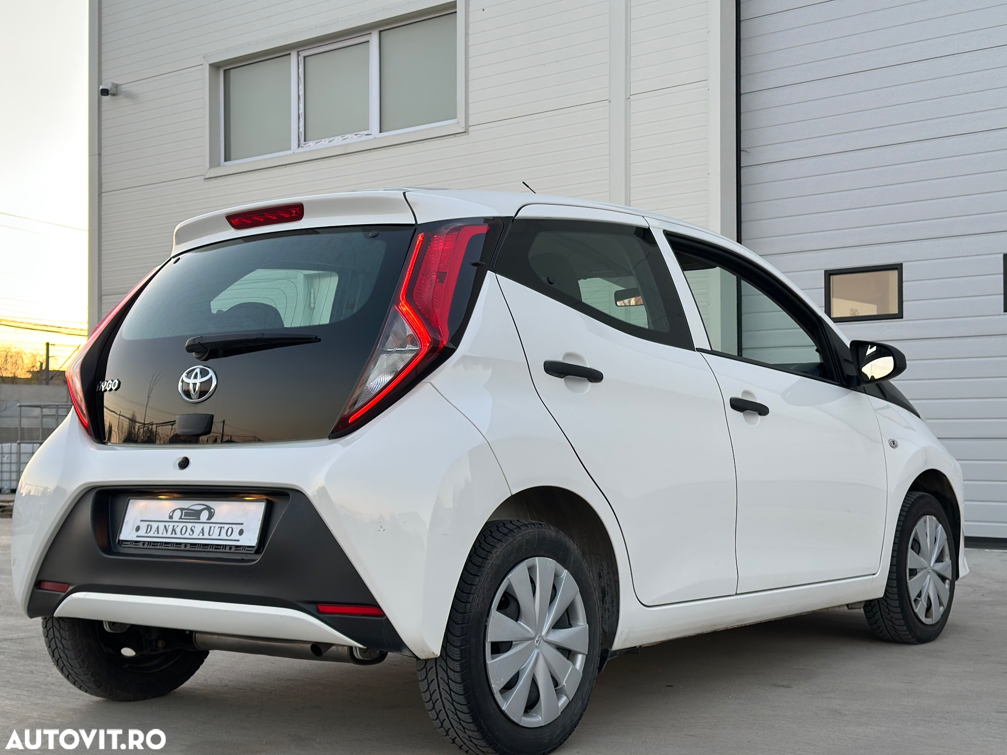 Toyota Aygo 1.0 VVY-I 5 usi X-cite - 11