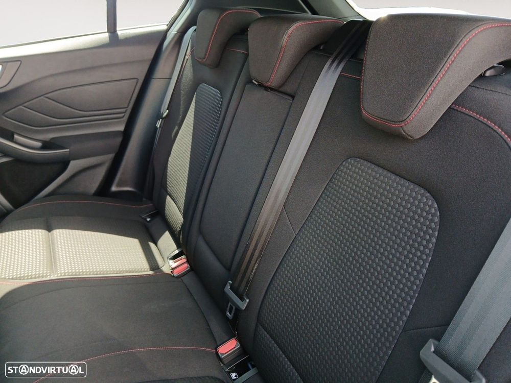 Ford Focus 1.0 EcoBoost MHEV ST-Line - 13