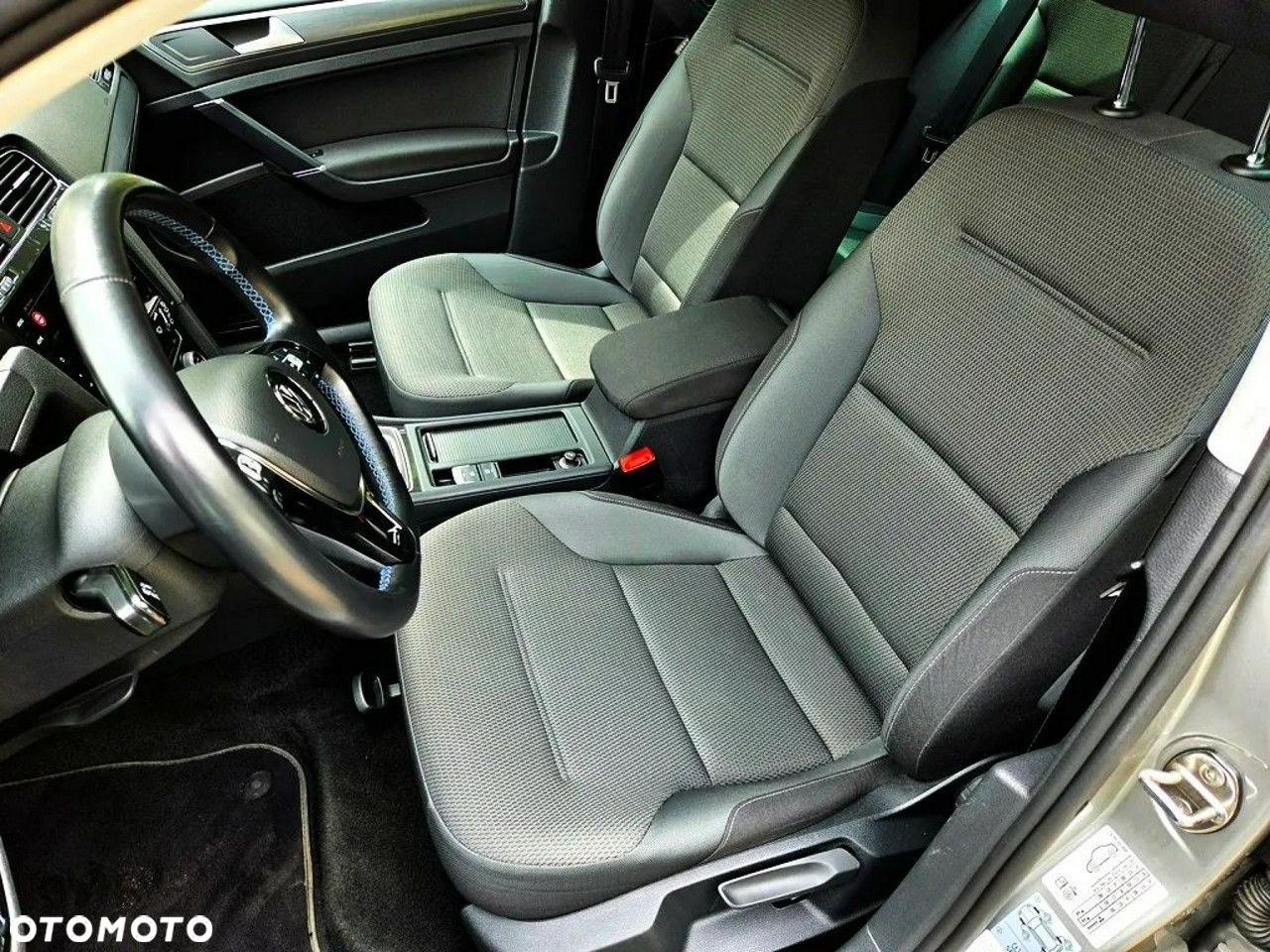 Volkswagen Golf e-Golf - 33
