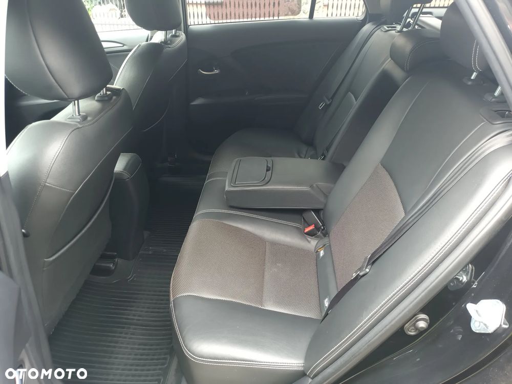 Toyota Avensis 2.0 D-4D Prestige - 23
