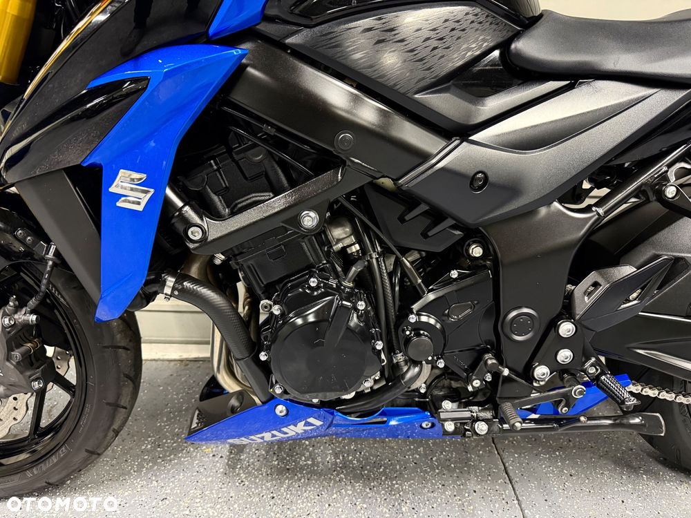 Suzuki GSX - 18
