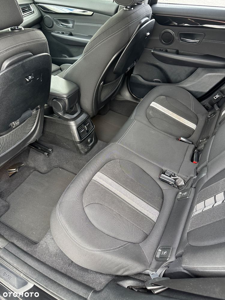 BMW Seria 2 218d - 8