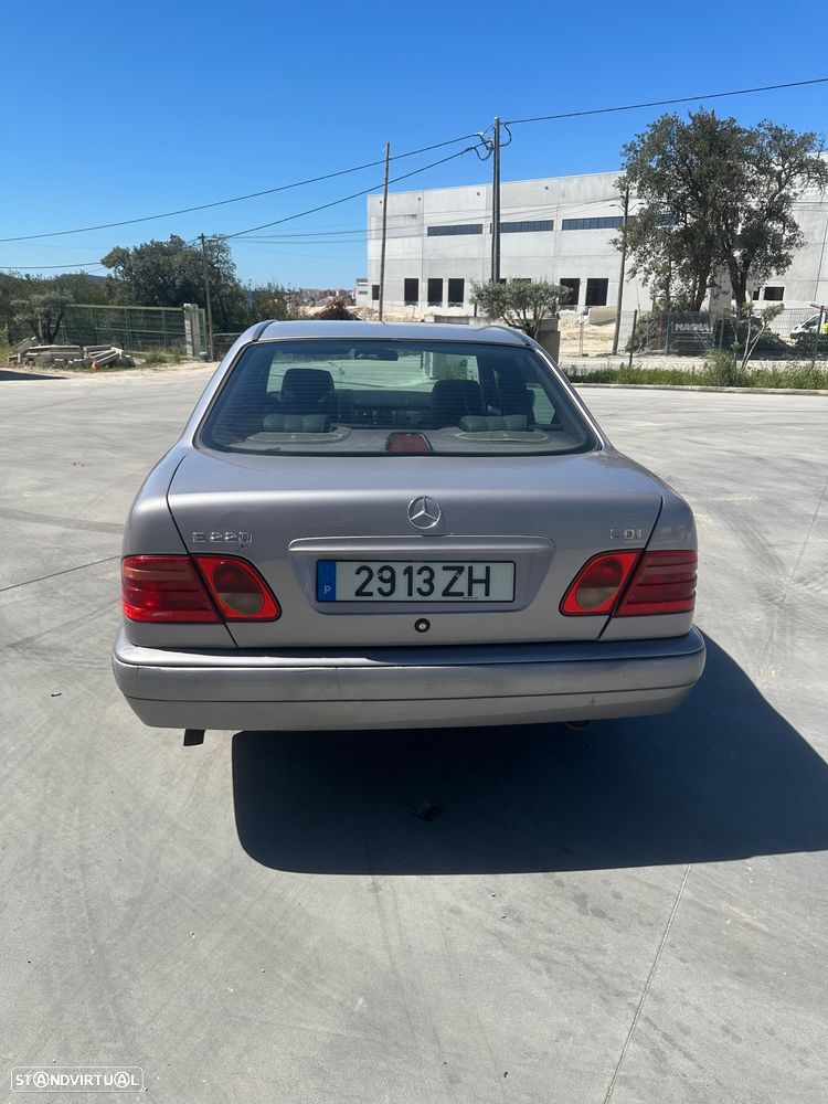 Mercedes-Benz E 200 - 5
