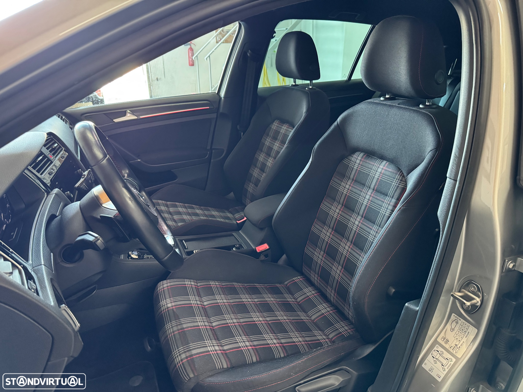 VW Golf 2.0 TSI GTI DSG Performance - 14