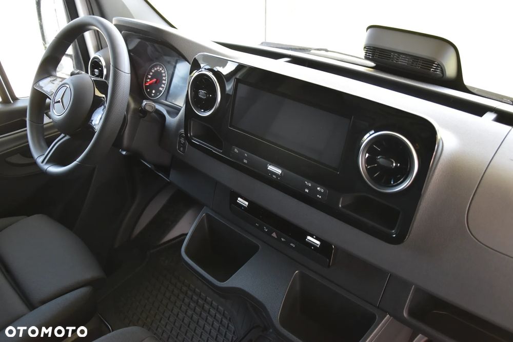 Mercedes-Benz Sprinter - 10