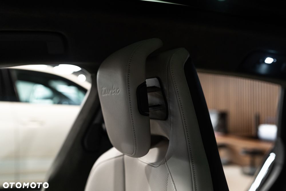 Porsche Taycan Turbo - 10