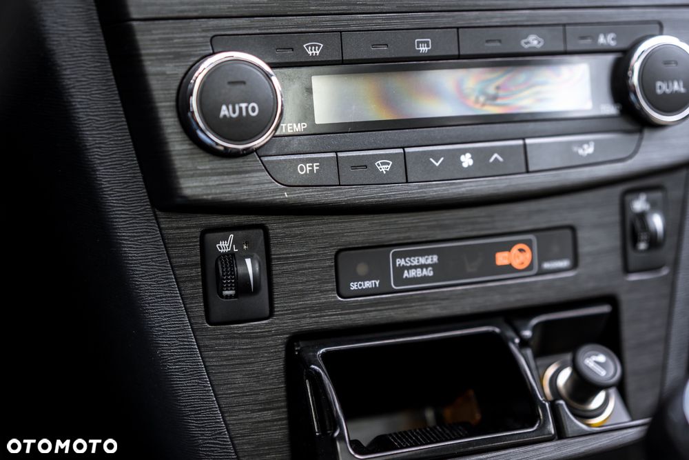 Toyota Avensis 2.0 Sol plus NAVI - 24