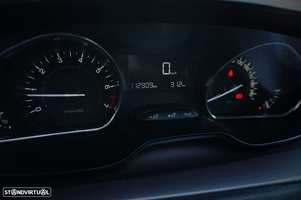 Peugeot 2008 1.2 VTi Active - 27