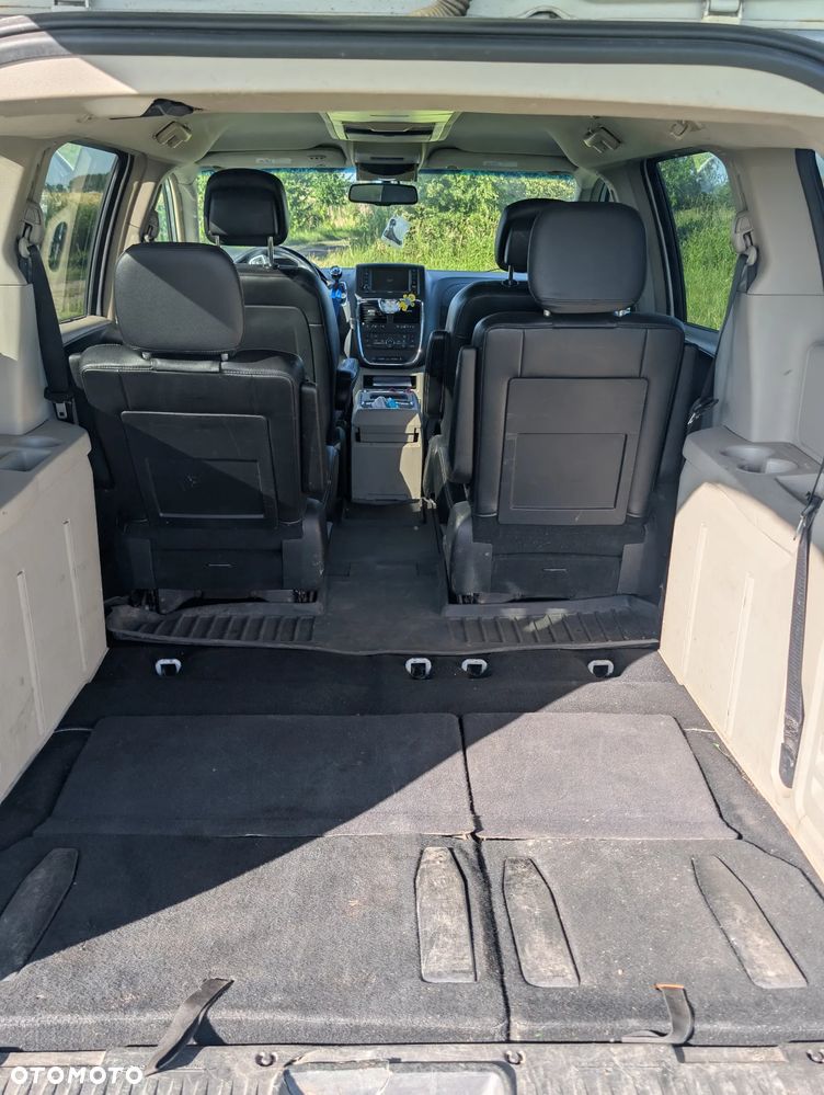 Chrysler Town & Country - 9