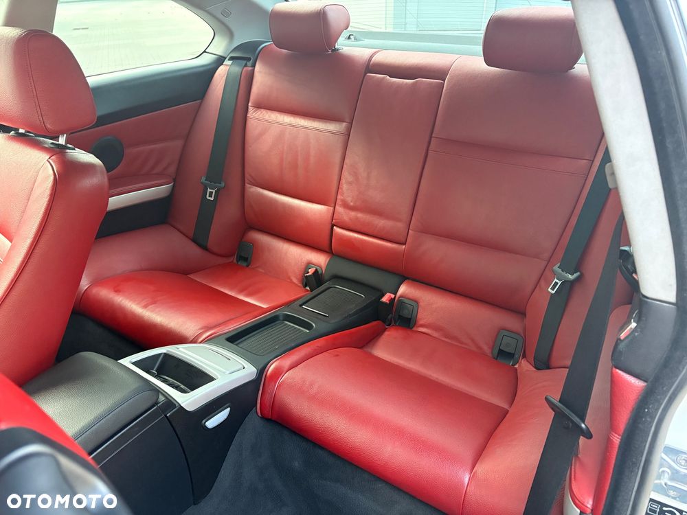 BMW Seria 3 320d DPF M Sport Edition - 13