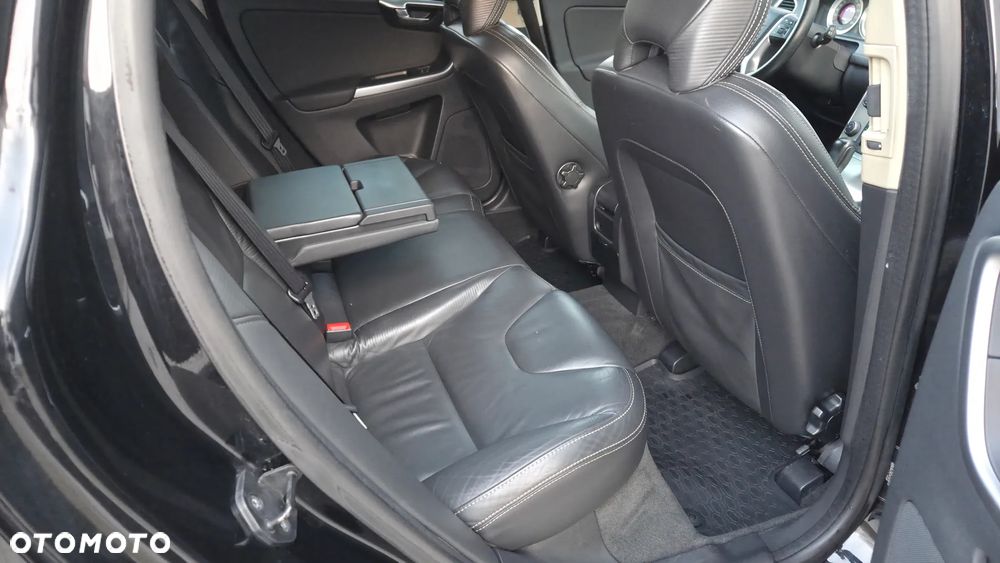 Volvo XC 60 D3 R Design - 11