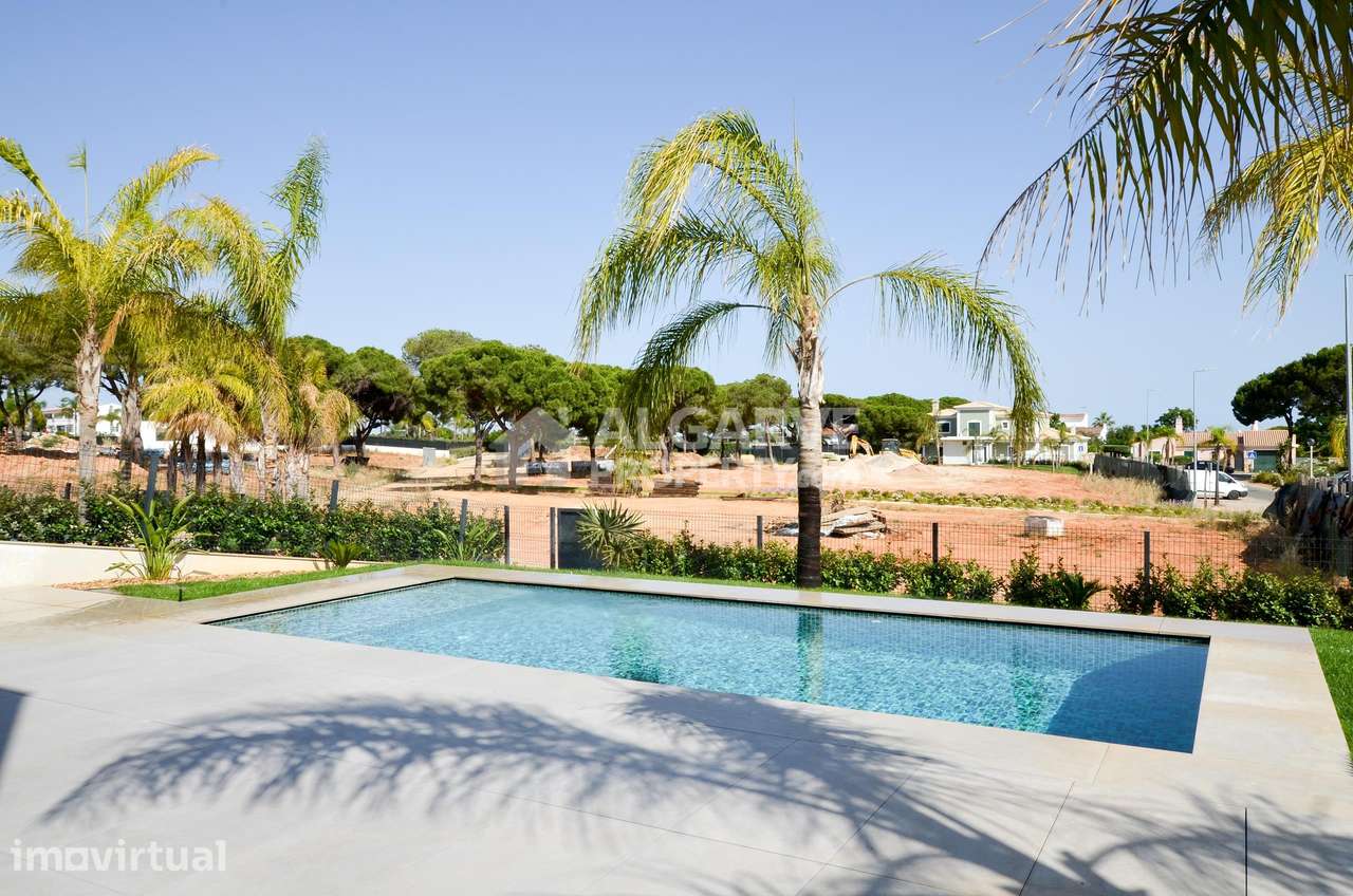 Moradias V3 de estilo contemporâneo com jardim e piscina perto de Vila - Grande imagem: 2/30