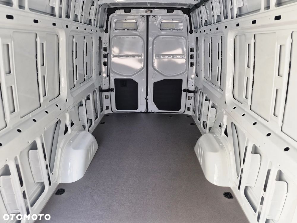 Mercedes-Benz Sprinter - 9