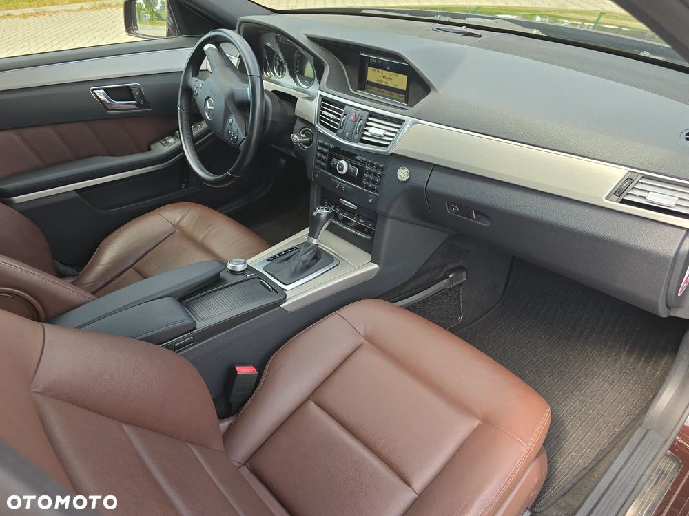 Mercedes-Benz Klasa E 250 CGI BlueEFFICIENCY 7G-TRONIC Avantgarde - 24