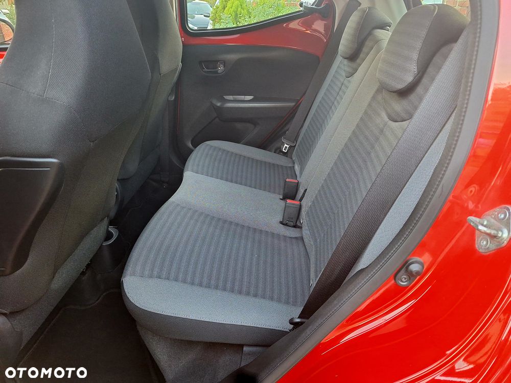 Toyota Aygo x.shift x-play connect - 4