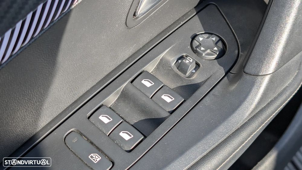 Peugeot 2008 1.2 PureTech GT EAT8 - 15