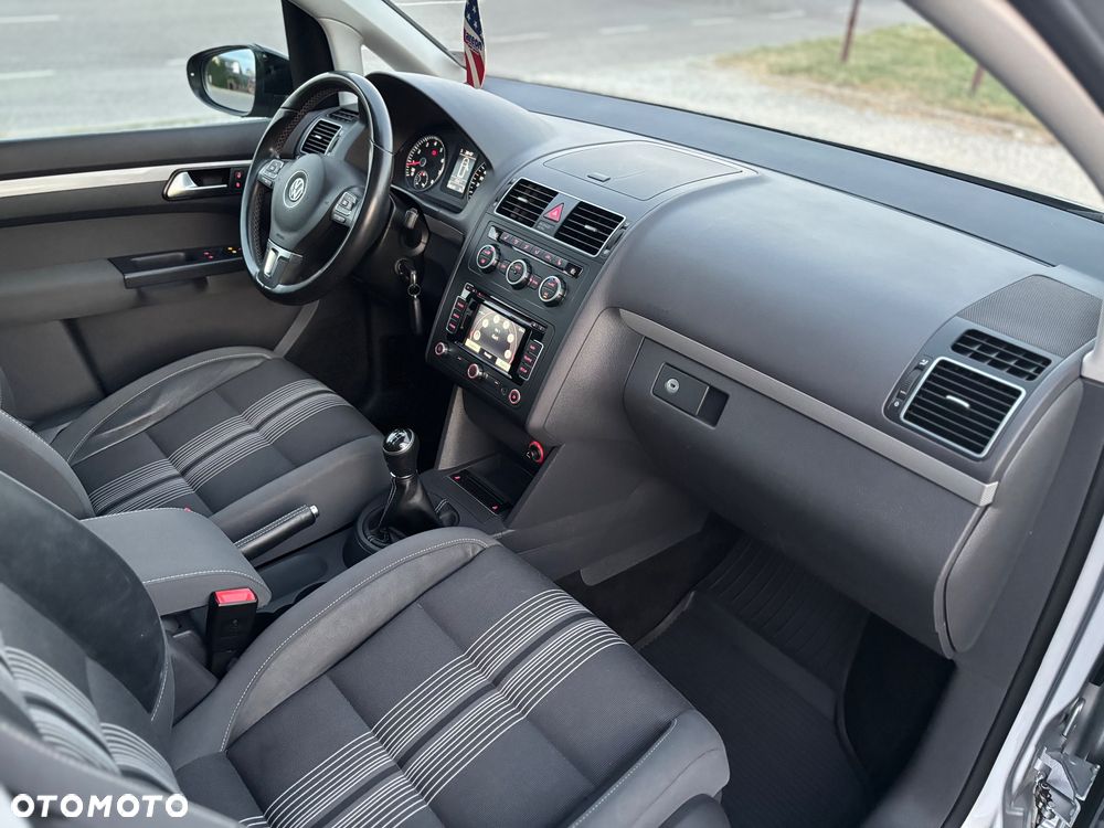 Volkswagen Touran - 11