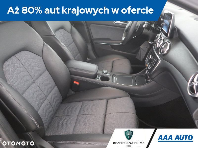 Mercedes-Benz GLA - 10