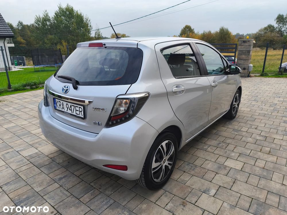 Toyota Yaris Hybrid 100 Sol - 8