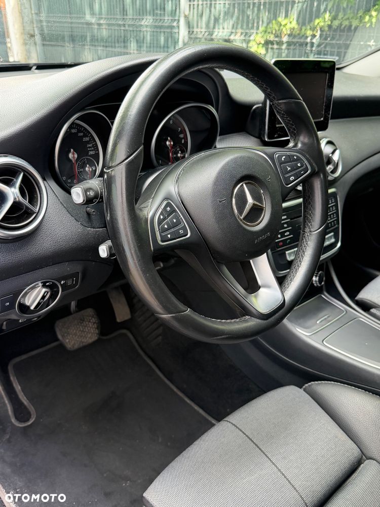 Mercedes-Benz GLA 180 7G-DCT - 6