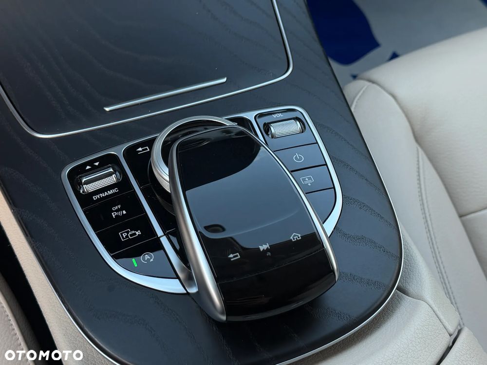 Mercedes-Benz Klasa E 220 d 4-Matic 9G-TRONIC - 24
