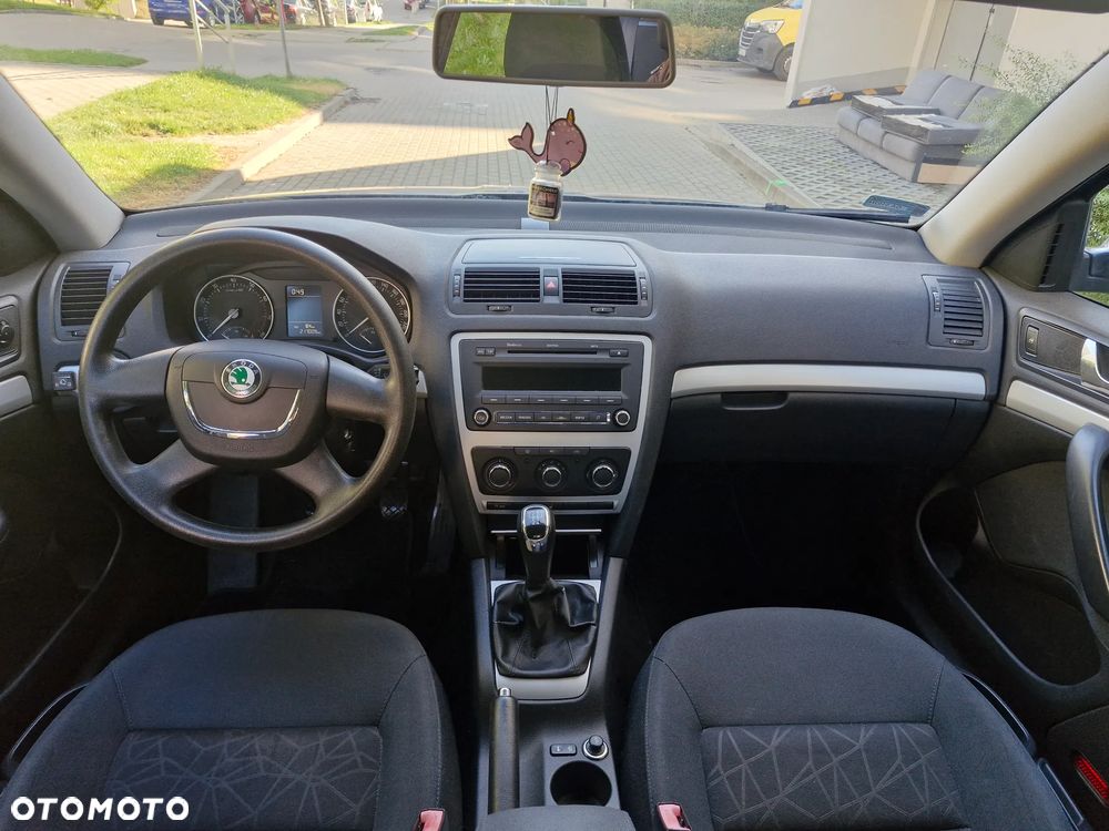 Skoda Octavia 1.6 Ambiente - 9