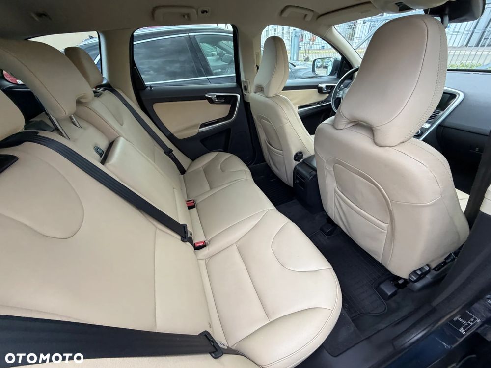 Volvo XC 60 T5 Powershift Momentum - 24