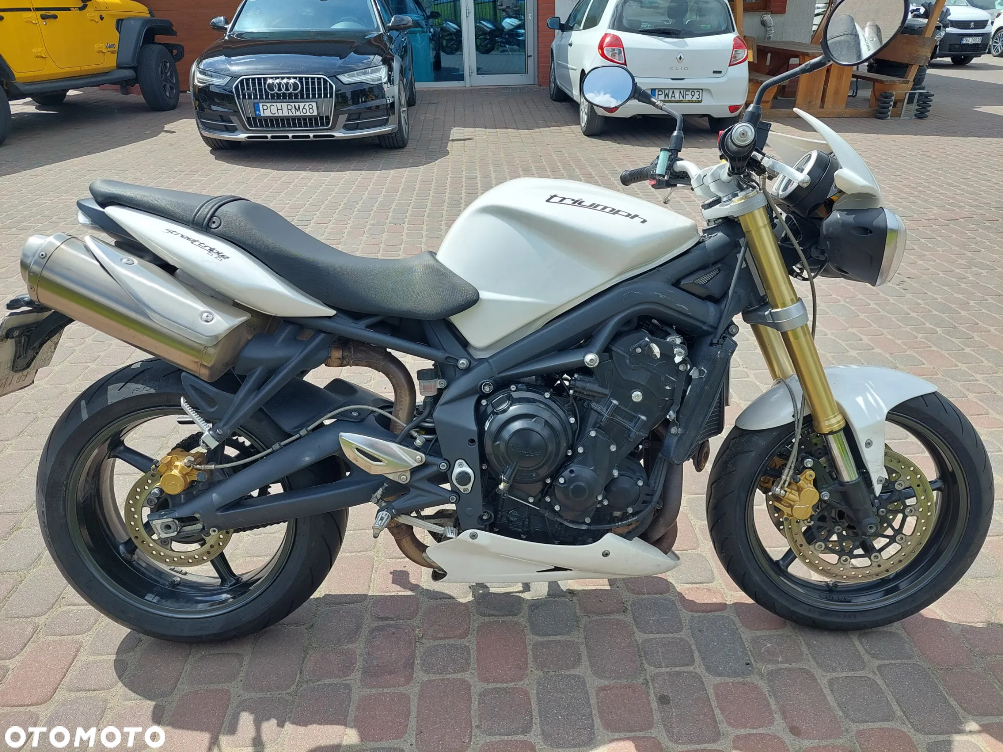 Triumph Street Triple - 8