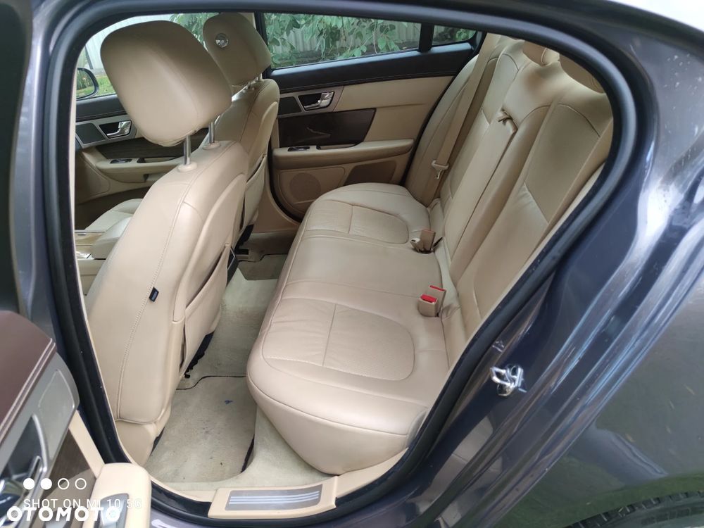 Jaguar XF 3.0 V6 D Luxury - 14