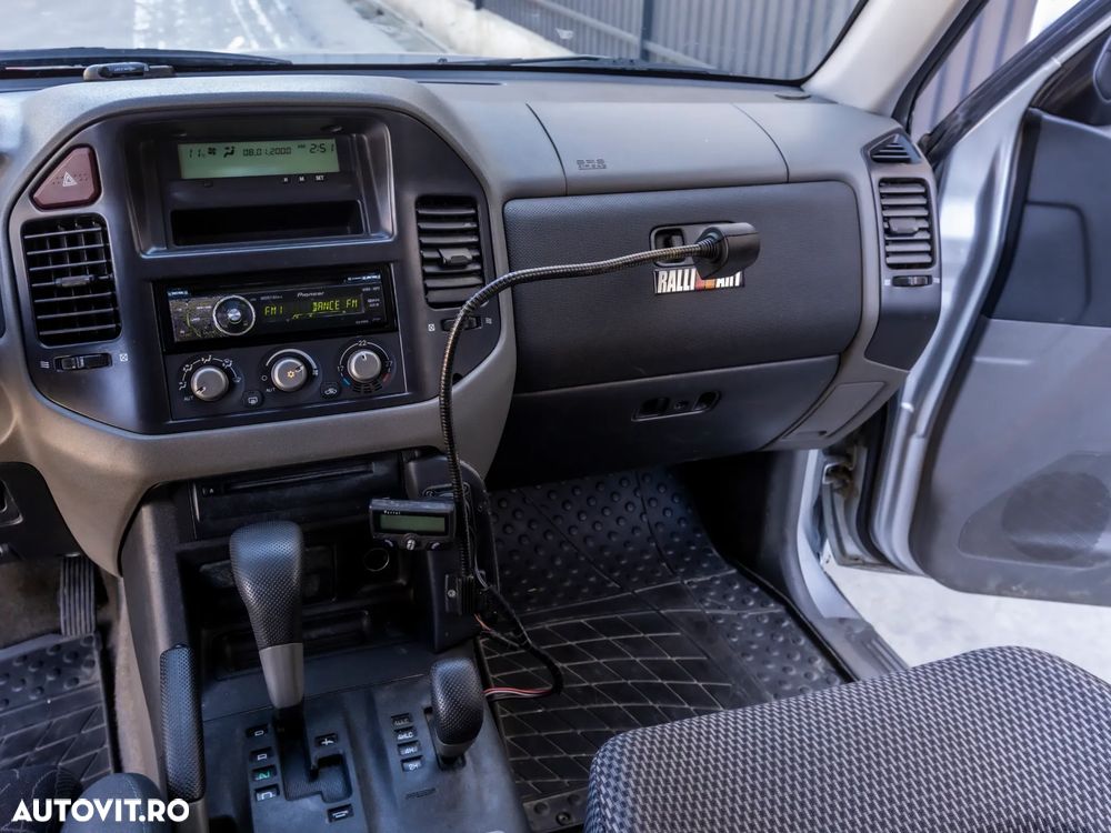 Mitsubishi Pajero SWB 3.2 DI-D GLS A/T, Piele - 10