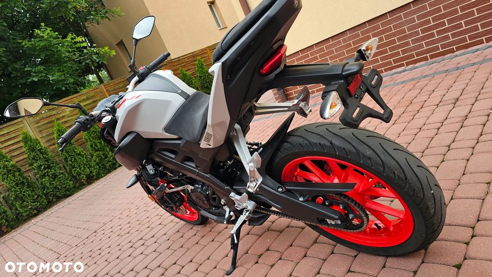 Yamaha MT - 7