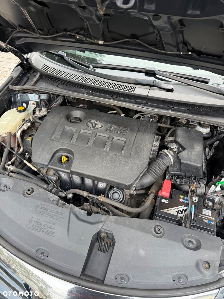 Toyota Avensis 1.8 Sol - 23