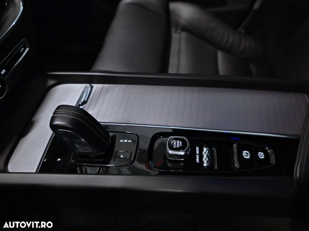 Volvo XC 60 B5 MHEV AWD R-Design - 27