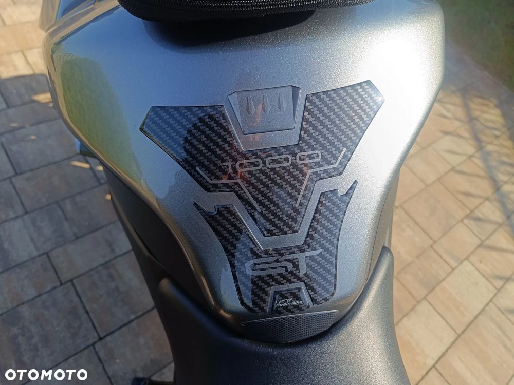 Suzuki GSX 1000 - 27