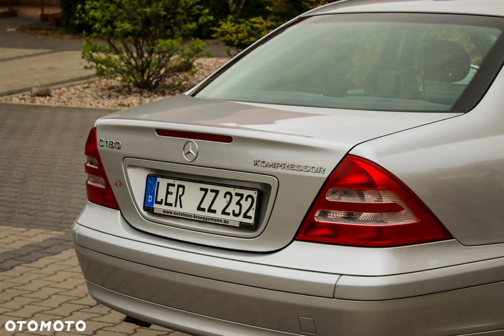 Mercedes-Benz Klasa C 180 Kompressor Automatik Classic - 17