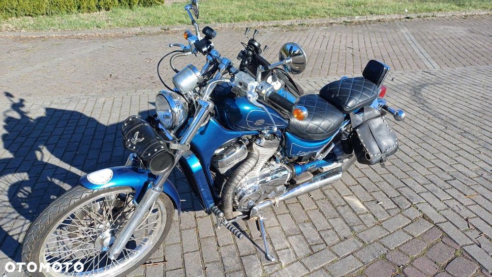 Suzuki Intruder - 1