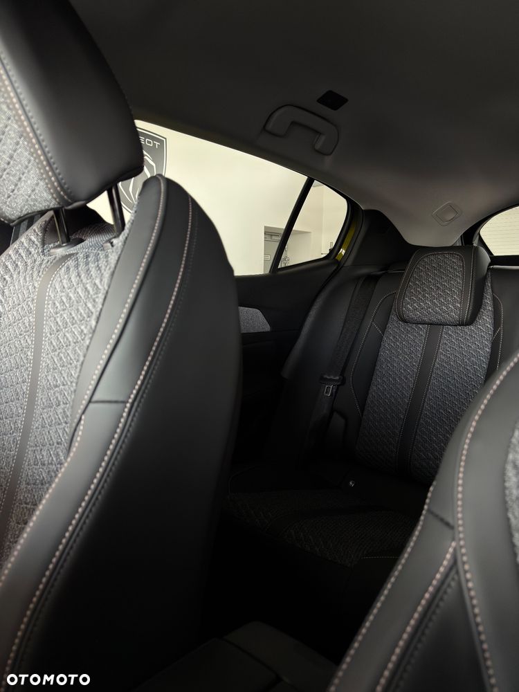 Peugeot 408 - 16