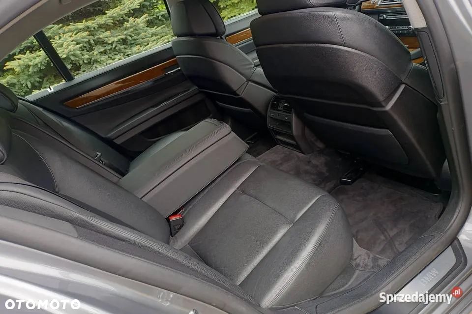 BMW Seria 7 740i - 5
