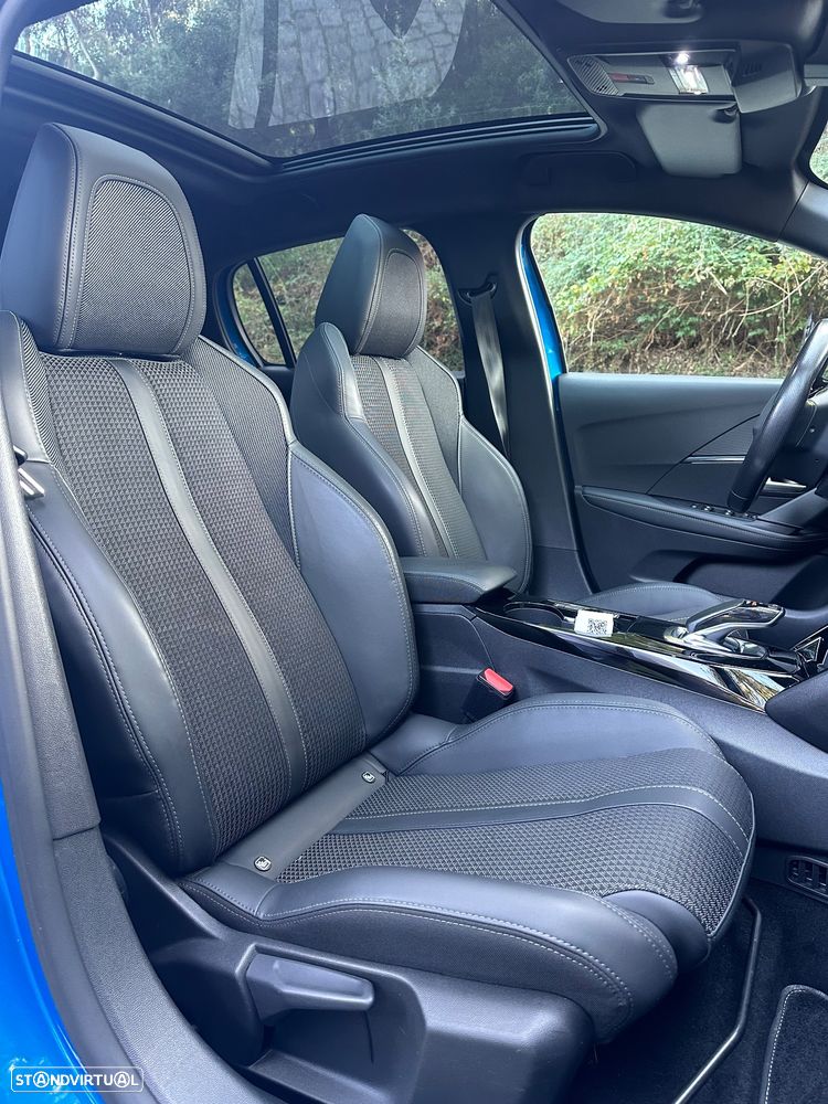 Peugeot e-208 GT - 31