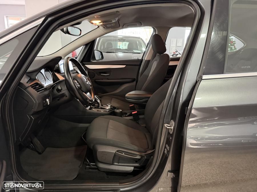 BMW 216 Active Tourer d Line Luxury Auto — fotografia 7