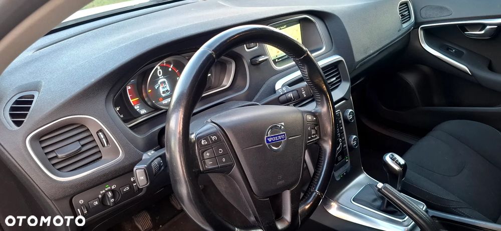 Volvo V40 D4 Kinetic - 9