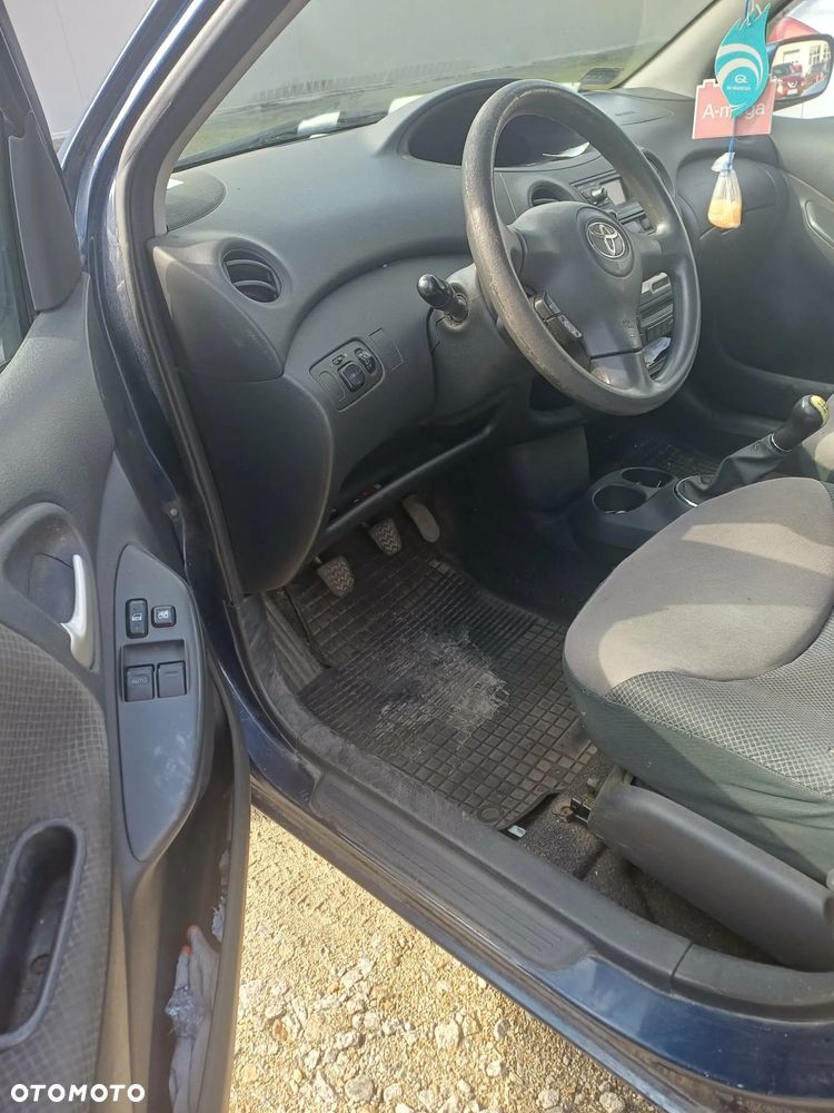 Toyota Yaris - 4
