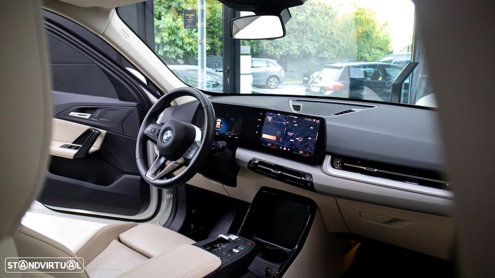 BMW iX1 eDrive20 - 10