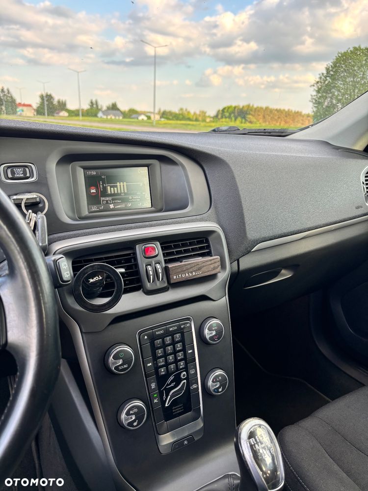 Volvo V40 D2 Momentum - 14