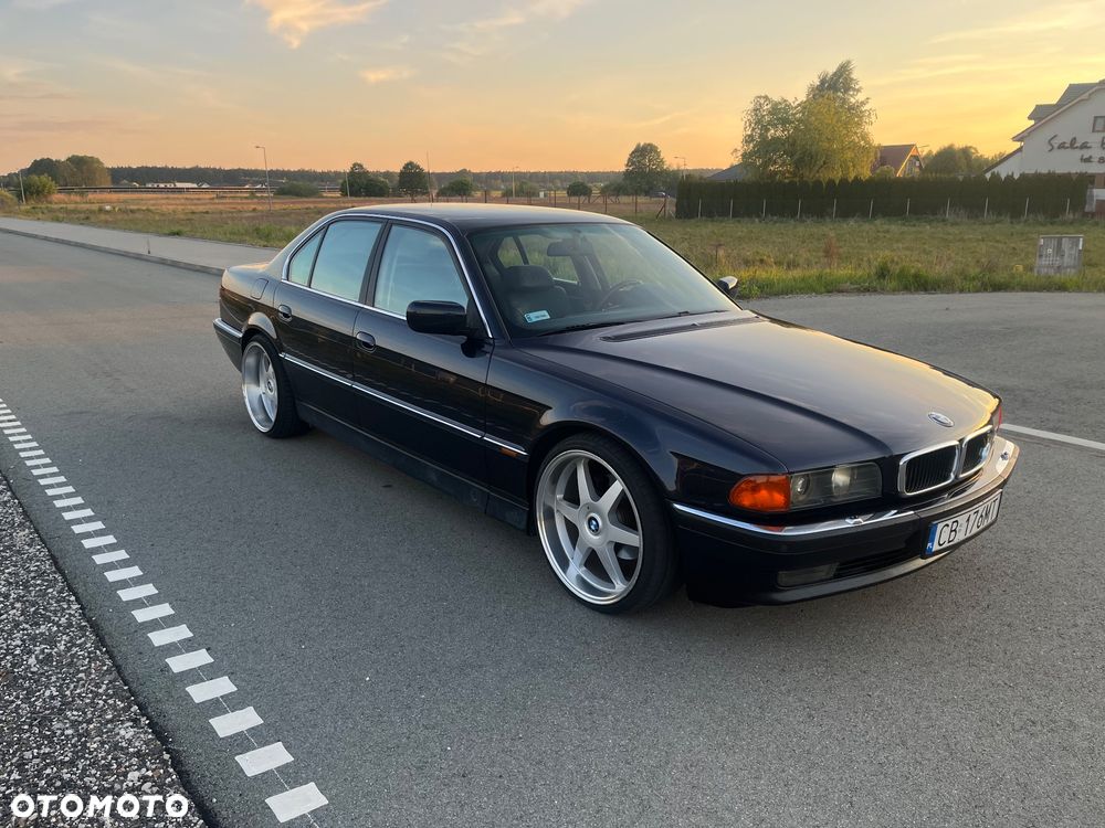 BMW Seria 7 740i V8 - 2