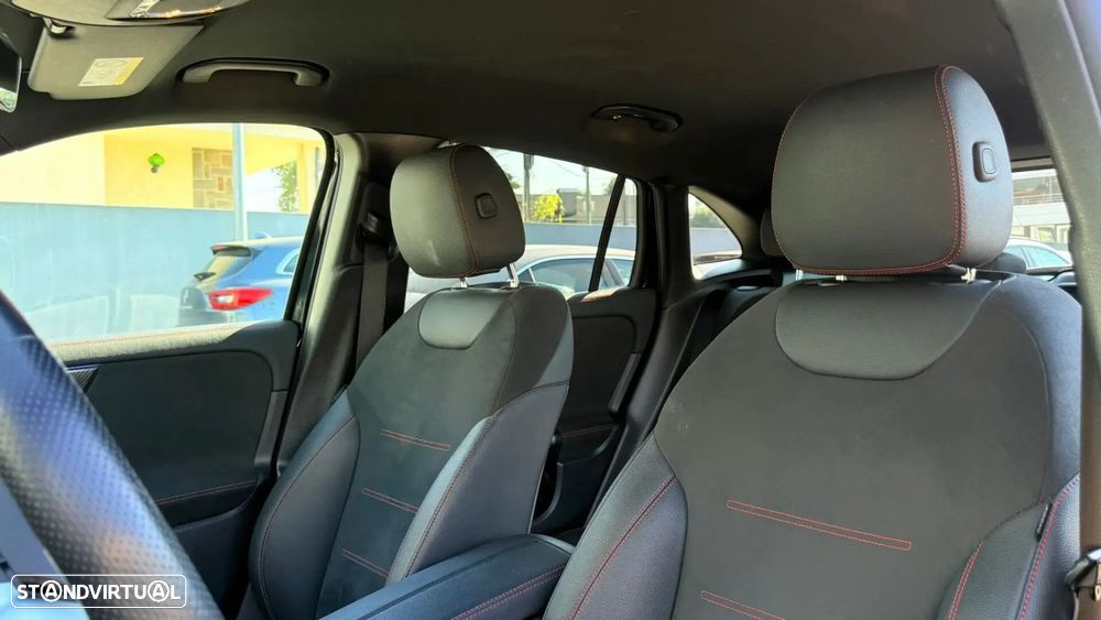 Mercedes-Benz GLA 200 d AMG Line - 13