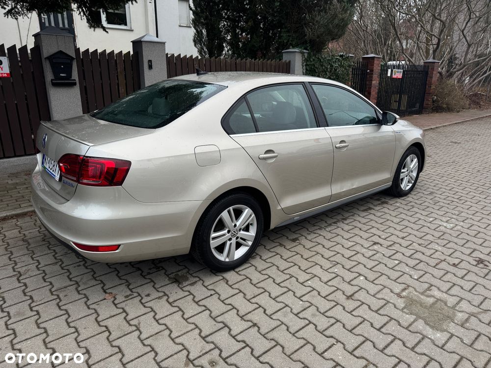 Volkswagen Jetta - 3