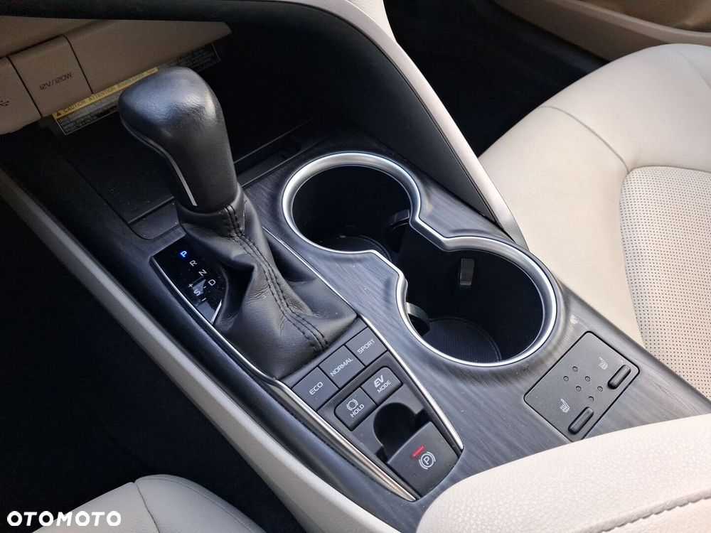 Toyota Camry 2.5 Hybrid Executive CVT - 28