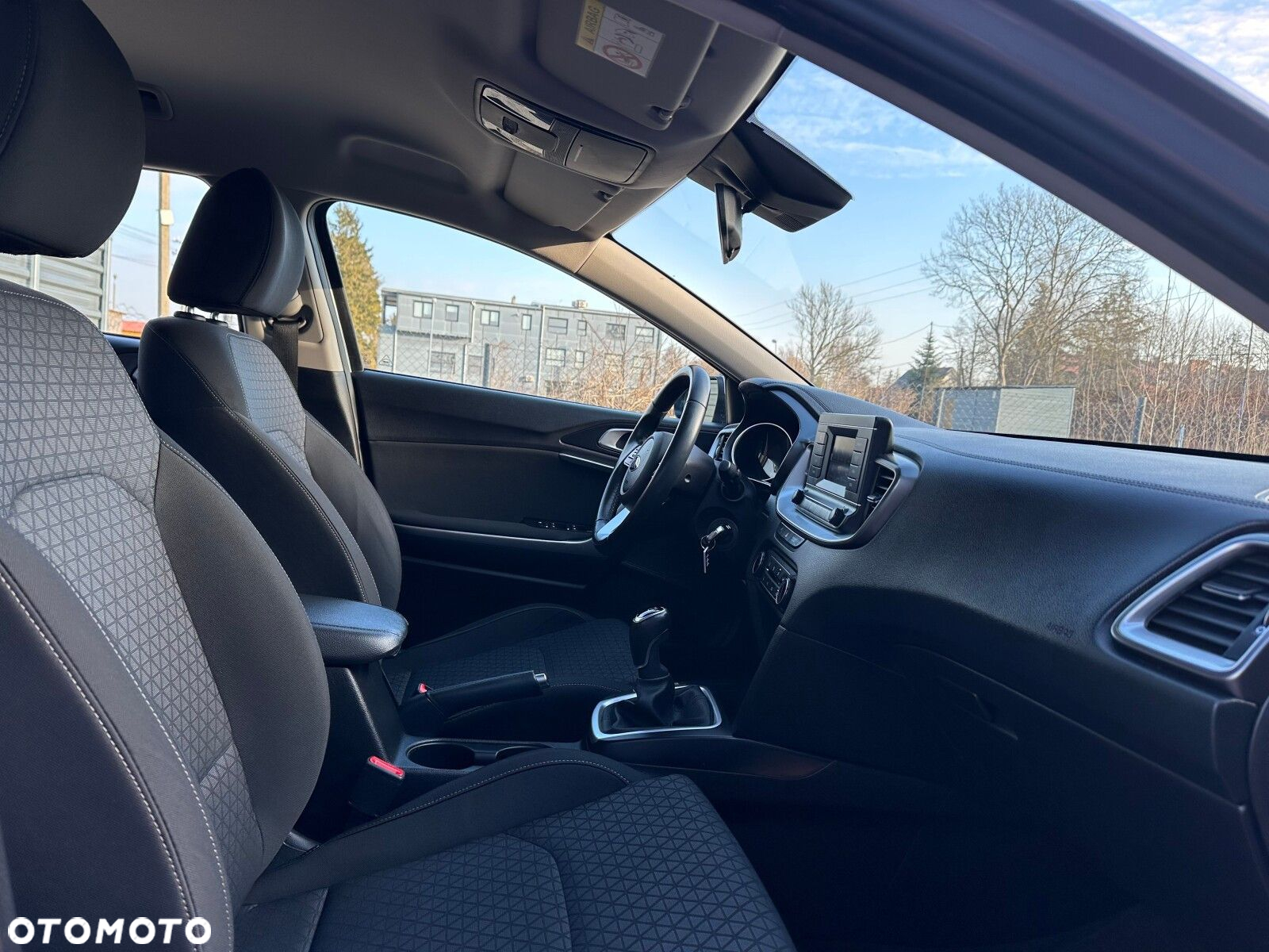 Kia Ceed - 34
