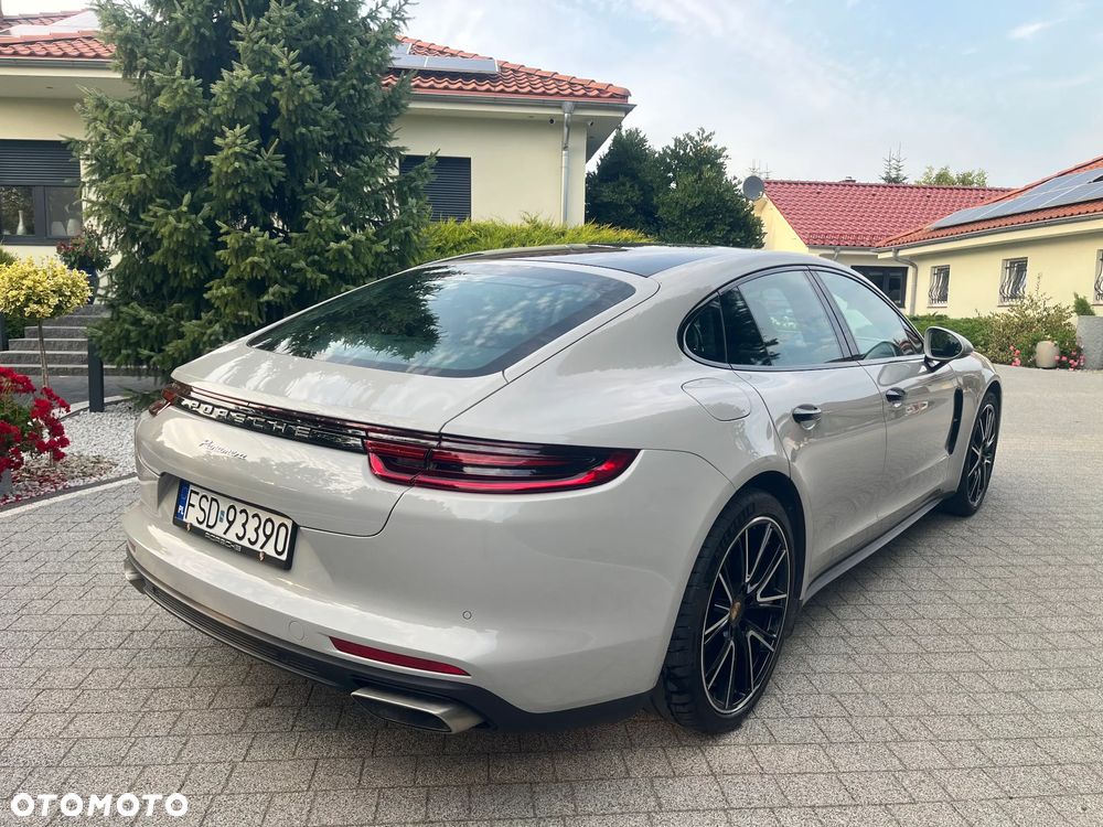 Porsche Panamera Standard - 3